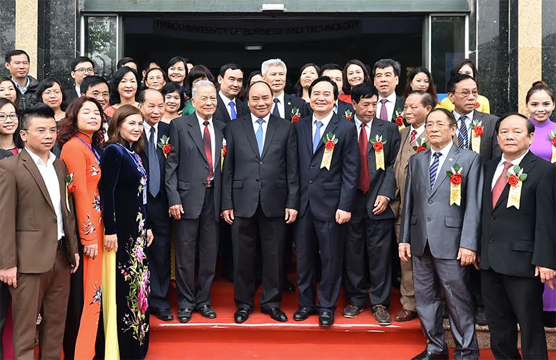 មហាវិទ្យាល័យធុរកិច្ចនិងបច្ចេកវិទ្យាហាណូយរំលឹកខួបលើកទី២០នៃទិវាបង្កើត